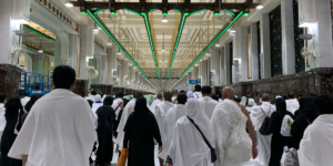 Performing Umrah as a Solo Traveler: Pros, Cons, and Tips