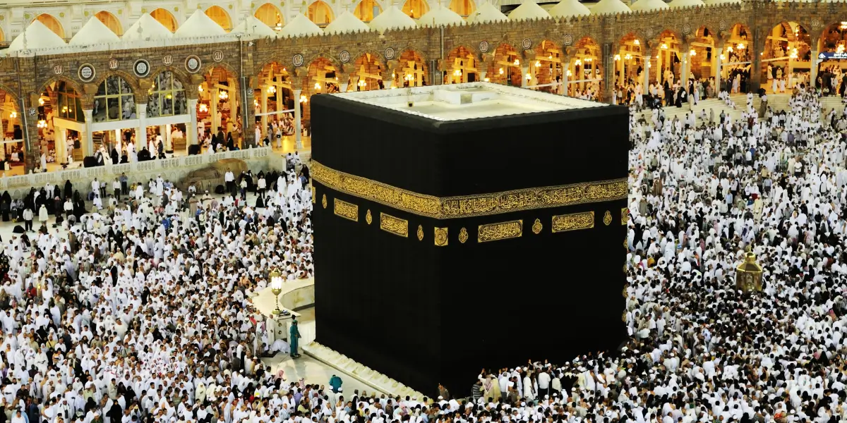 people praying together in makkah