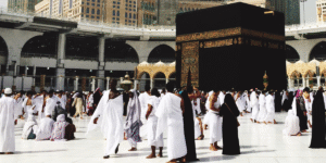 people-performing-umrah